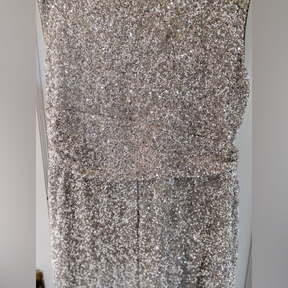 Sequin V-neck Cocktail Dress 🤩 - Picture 8 of 8